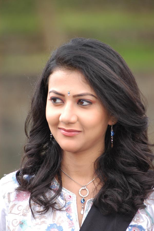 Kirti Ahuja Photo Gallery - 2 / 90 photos